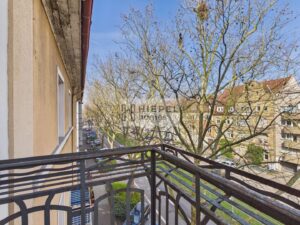 Balkon mit Blick auf die Kaiserallee